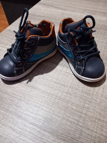 Chaussures 1er pas T 20 neuve
