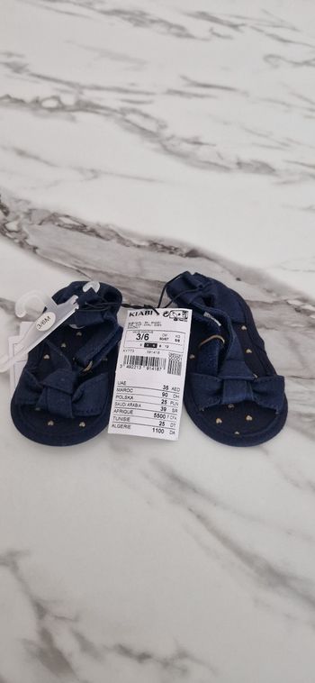 Sandalettes bébé fille neuvesTaille 3-6 mois
Neuves, avec étiquette 
Kiabi