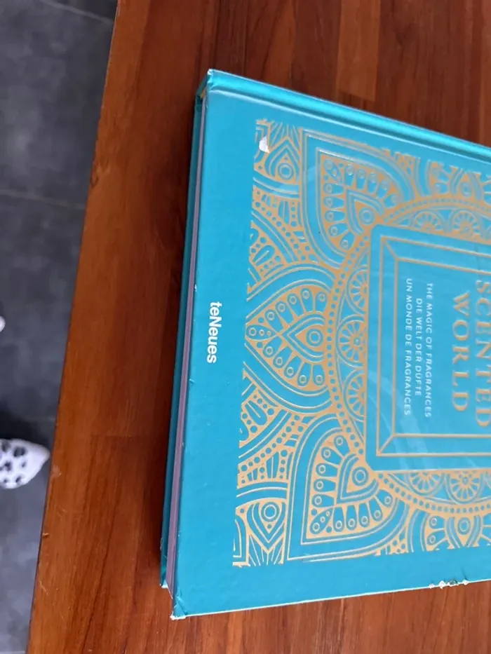Livre à scented world - photo numéro 4