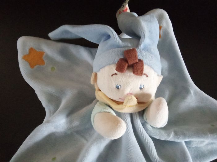 Doudou mouchoir, forme étoiles bleu, lutin, garçon avec bonnet, broderie étoiles jaunes, mots d'enfants Leclerc - photo numéro 2