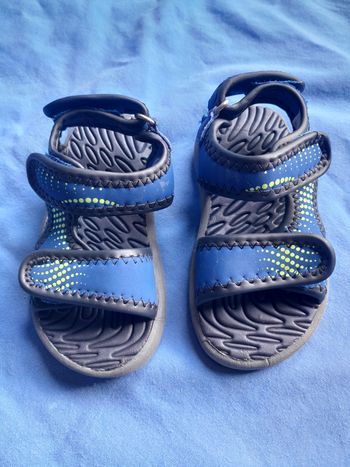 Chaussure ouverte taille 20