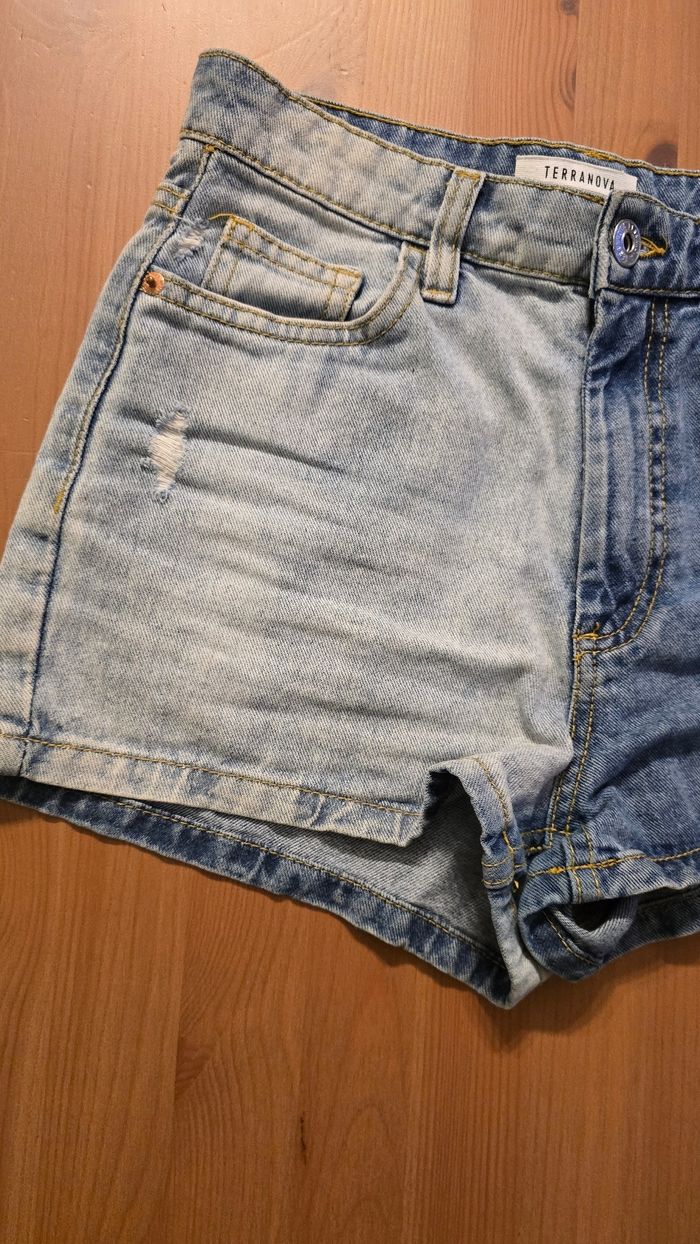 😍🤩 Short en jeans femme taille 34(14ans ) 🤩😍 - photo numéro 3