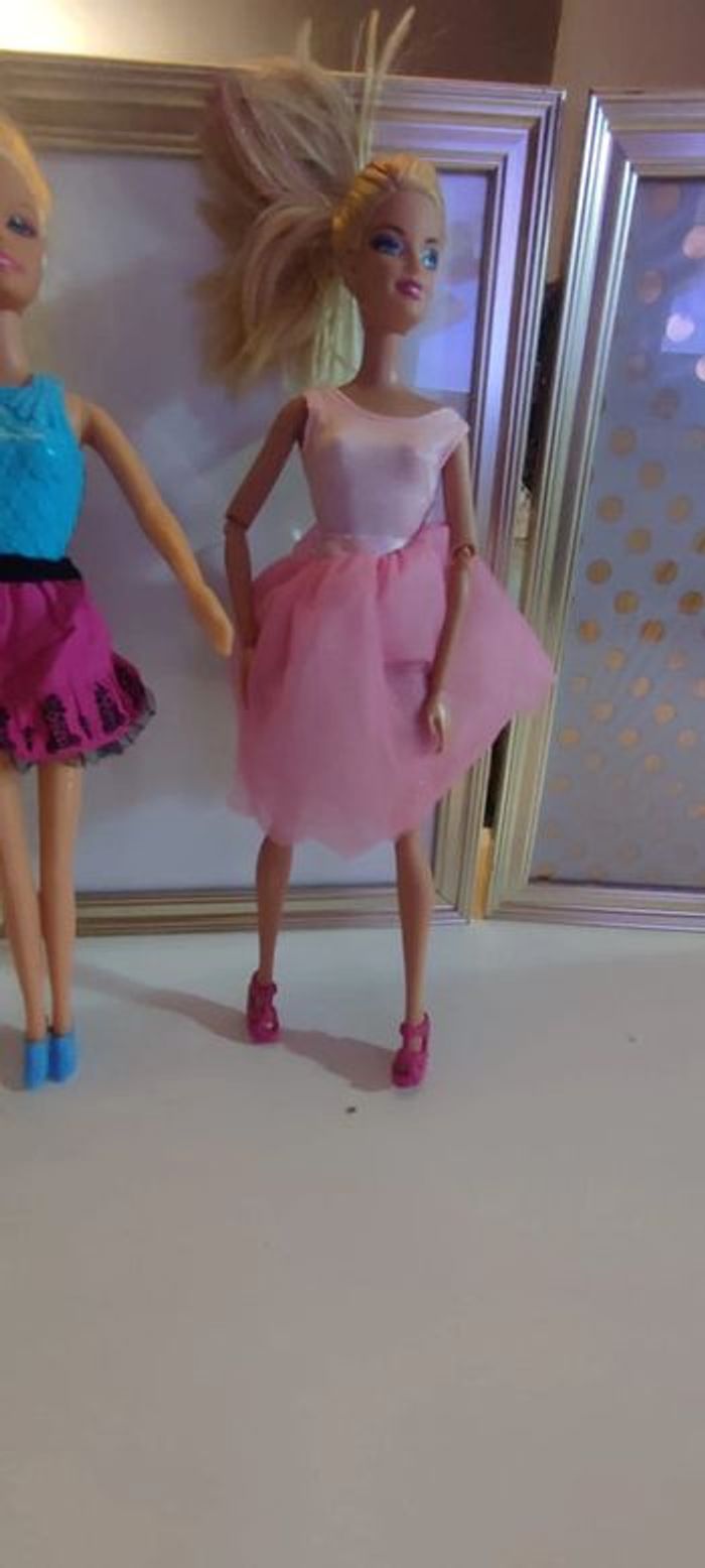 Lot de 2 barbies - photo numéro 2