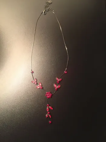 Collier noir et rouge fantaisie Claire’s