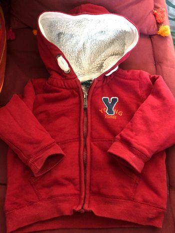 Gilet à capuche rouge 24 mois