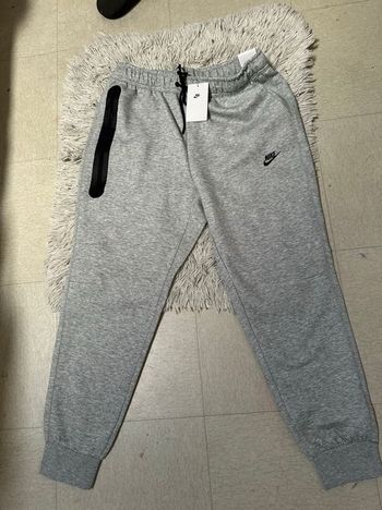 Pantalon Nike tech gris