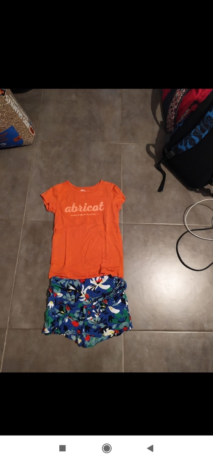 Ensemble jupe short en très bon état 12 ans