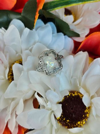 Bague texturee avec sa pierre sélénite