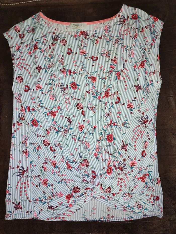 Top fleurie taille 38 Parisienne de coeur