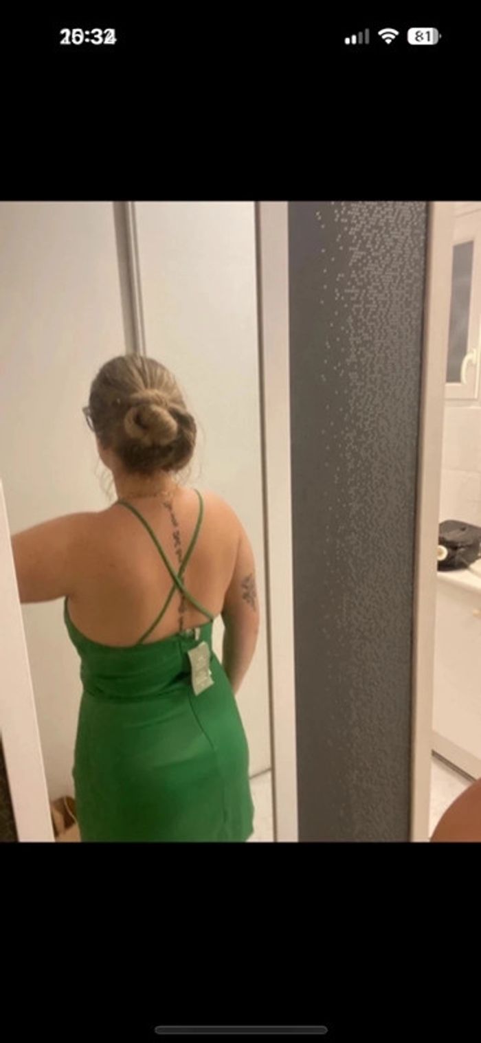 Robe satin verte - photo numéro 2