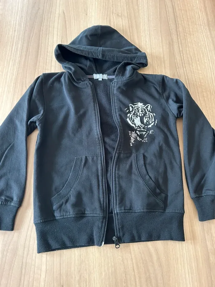 Gilet zippe à capuche noir 10 ans