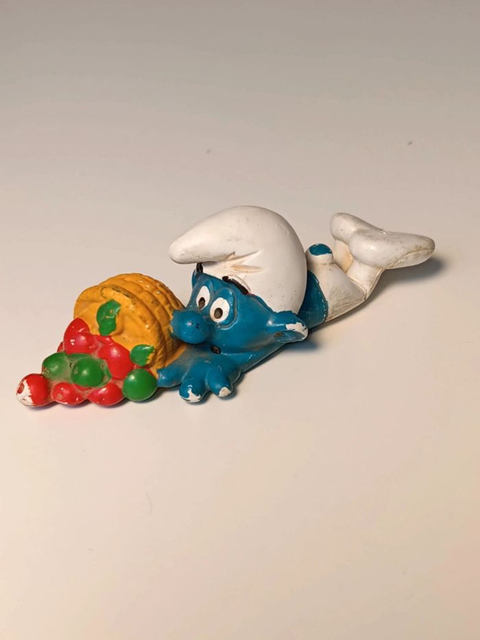 Figurine vintage 1982 Schtroumpf corbeille de fruits peyo W.germany