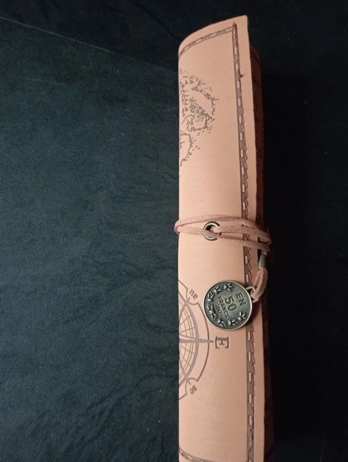 Trousse crayons et stylos vintage : idée cadeau 🎁 - photo numéro 3