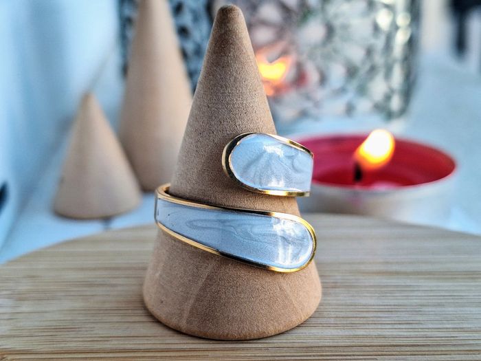 Bague Doré ouverte, avec du nacre blanc, Elégant et Minimaliste, Ajustable - photo numéro 2