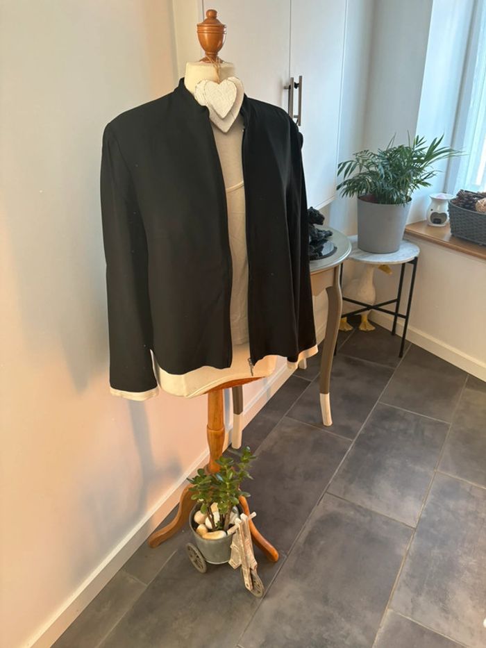 Veste courte col rond noir T42
