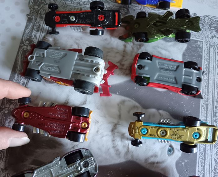 Lot de 13 voitures Hot wheels et Mattel - photo numéro 5