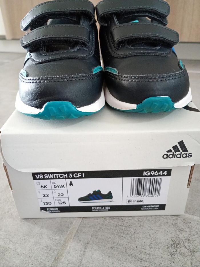 Baskets adidas Bebe taille 22 noires et bleues - photo numéro 2