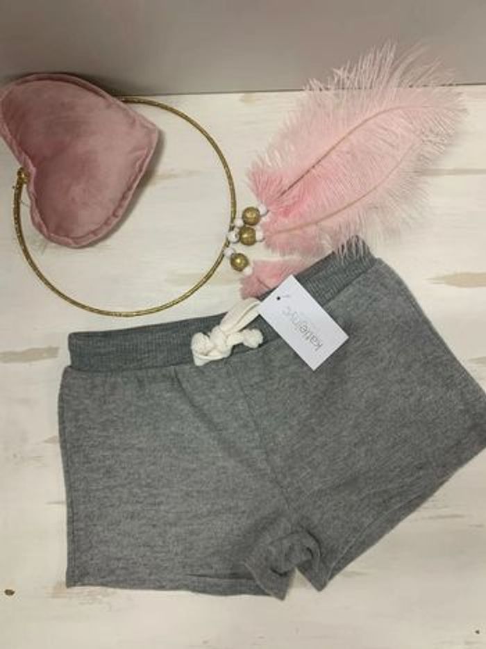 Short fille (neuf) Taille 6-7ans