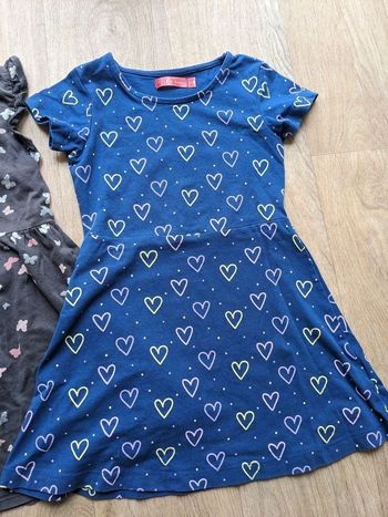 Jolie robe motifs coeurs 4-5 ans