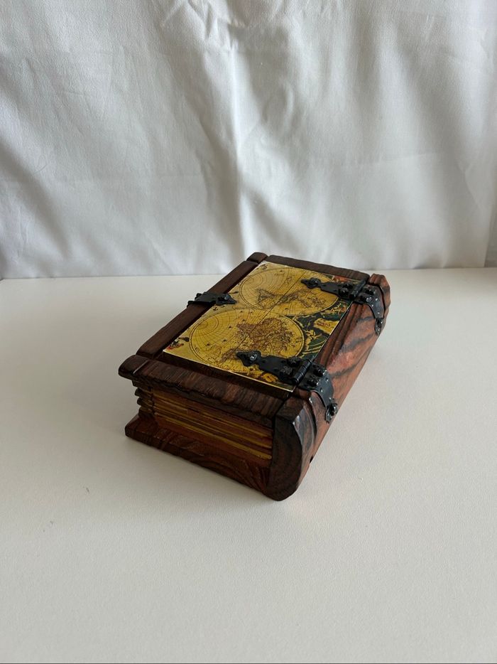 Boîte à secrets livre en bois – Carte du monde - photo numéro 2