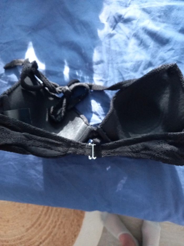 Haut de maillot de bain noir. Taille 75C. H&M - photo numéro 3