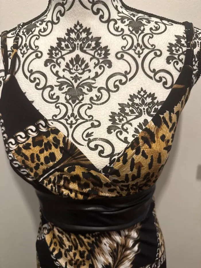 Magnifique robe à bretelle - photo numéro 2