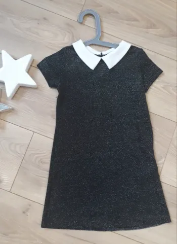 Robe à col et paillettes