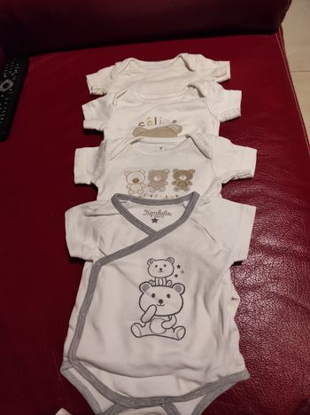 Lot bodies manches courtes 3mois