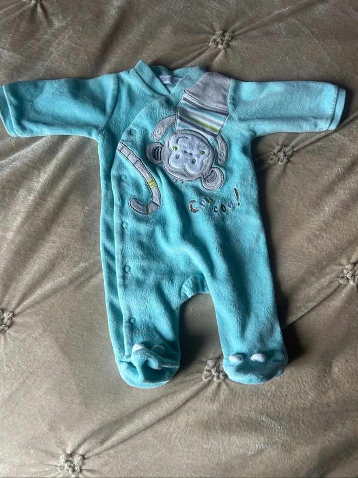 3 pyjamas - photo numéro 2
