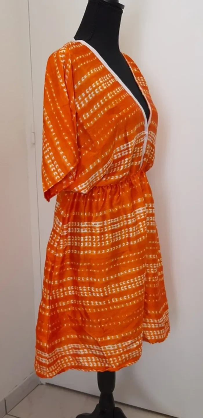 Magnifique tunique ou robe courte d'été africaine en satin de soie - photo numéro 2