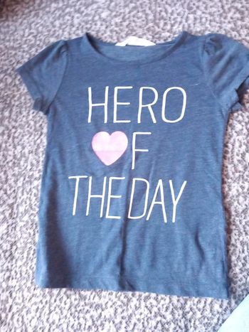 T-shirt taille 122/128cm 7/8ans h&m