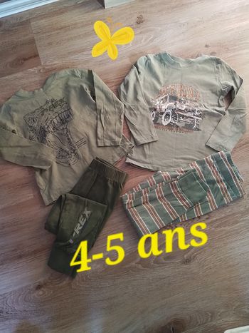 Pyjamas garçon 4-5 ans très bon état 