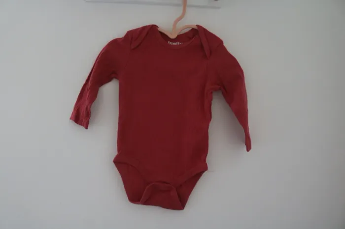 Lot bodies hiver fille 6 mois - photo numéro 3