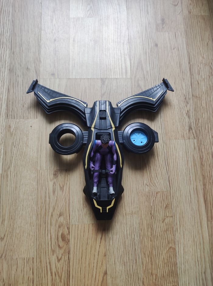 Black Panthère et son véhicule