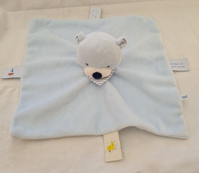 Doudou ours carré plat bleu- Foulard blanc et bleu rayé- Bout'chou