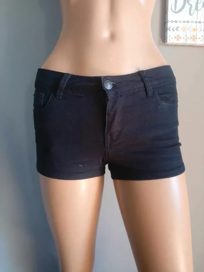 Short noir