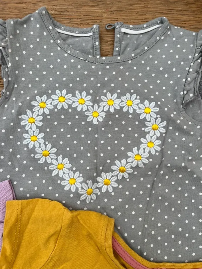Lot T-shirts fille 12 mois - photo numéro 3