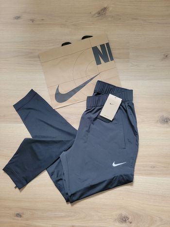 Nike Running Dri-FIT Essential
