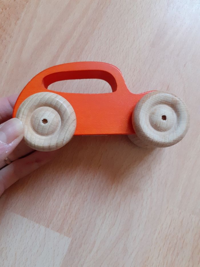Voiture en bois - photo numéro 3