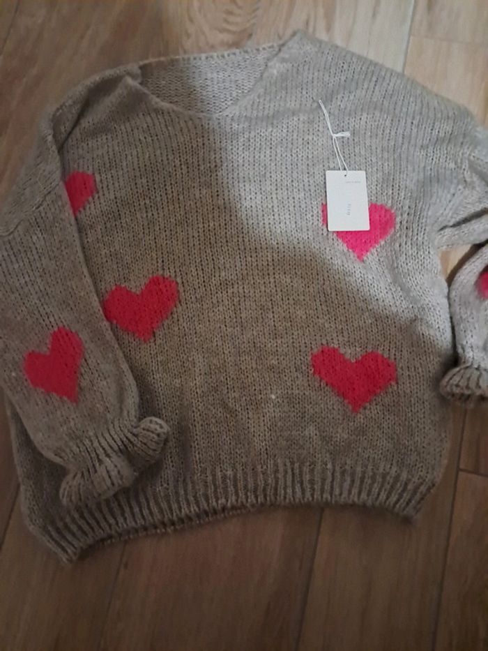 Pull avec cœur neuf - photo numéro 5