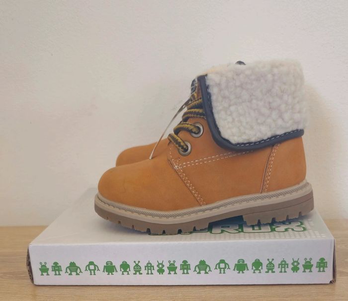 Chaussures taille 22 neuves 🧸 - photo numéro 4