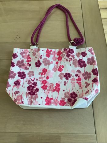 Sa de plage  fleuri