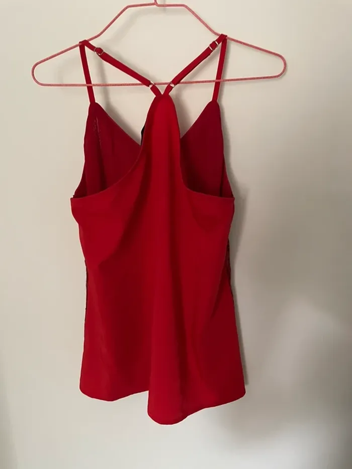 Haut a paillettes rouge - photo numéro 4