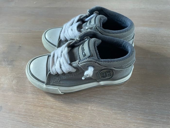 Baskets taille 27 - photo numéro 2