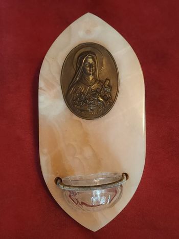 Ancien bénitier en marbre (n°13)