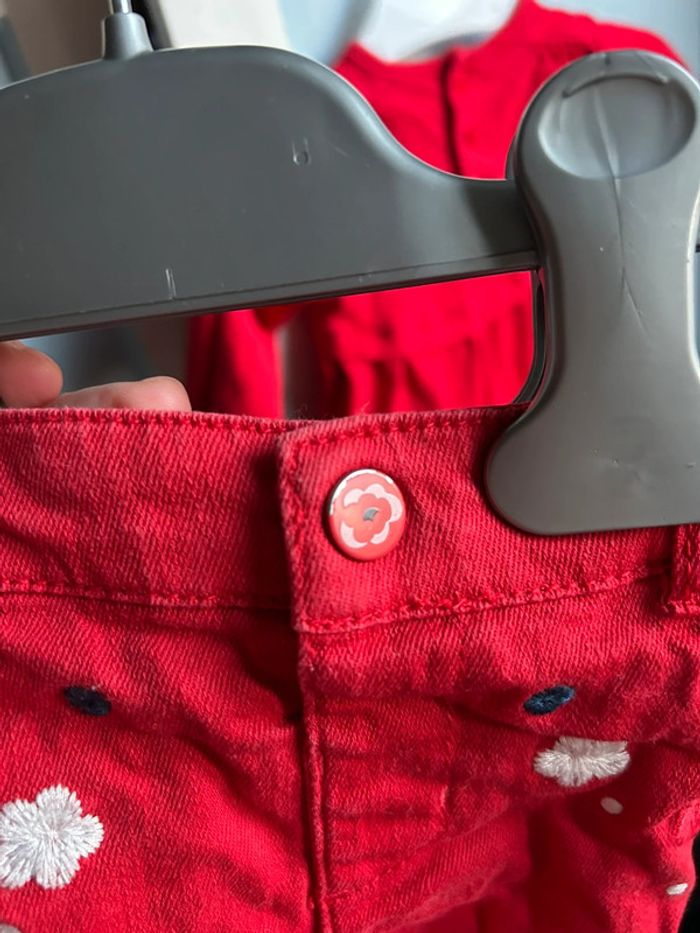 Ensemble rouge à fleurs,3 mois - photo numéro 9