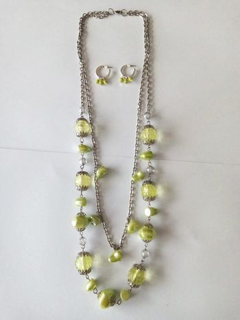 Parure bijoux collier boucles d'oreilles perles vertes neuf