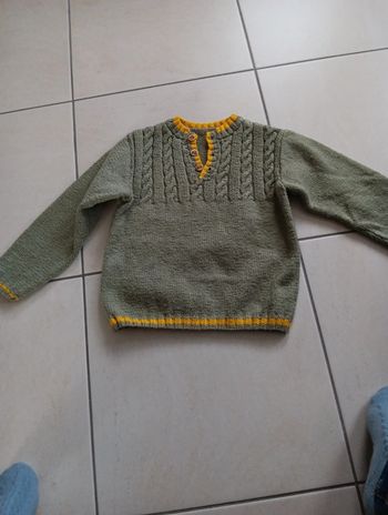 Pull fait main taille 8 ans