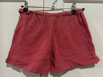 565 - short rose cousu à la main à partir d’un ancien polo Lacoste