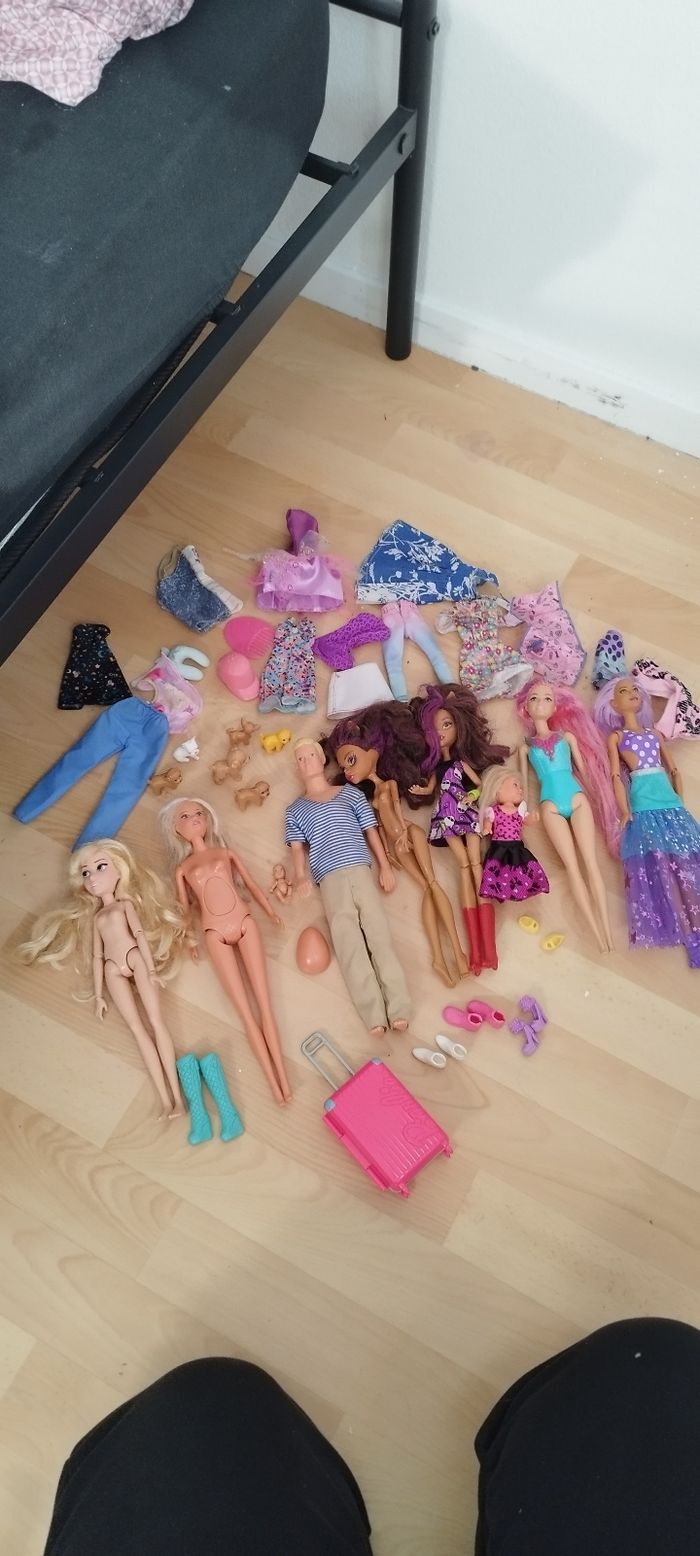 Lot barbie et accessoires